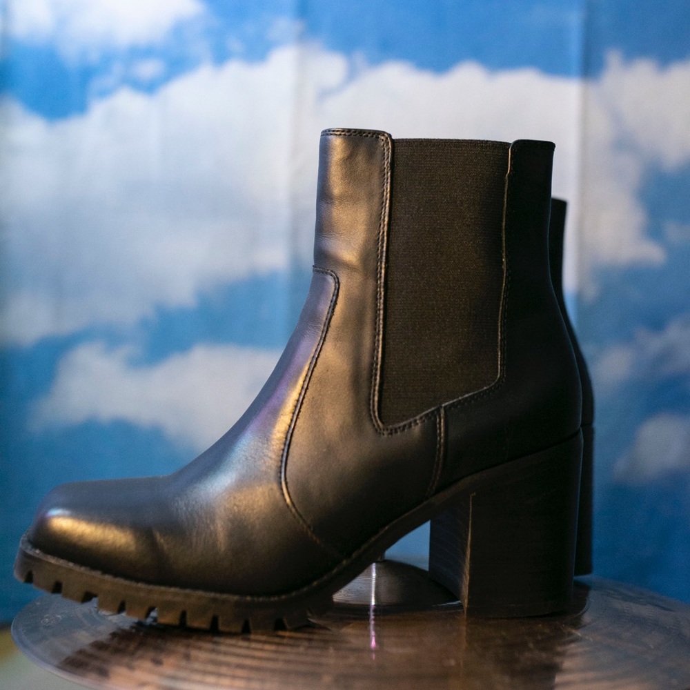Urban Outfitters Alex Square Toe Chelsea Boot